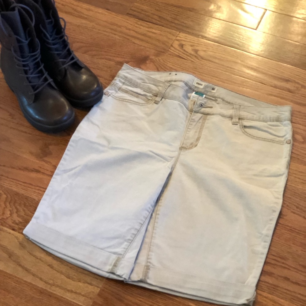 Shorts - Picture 4 of 6